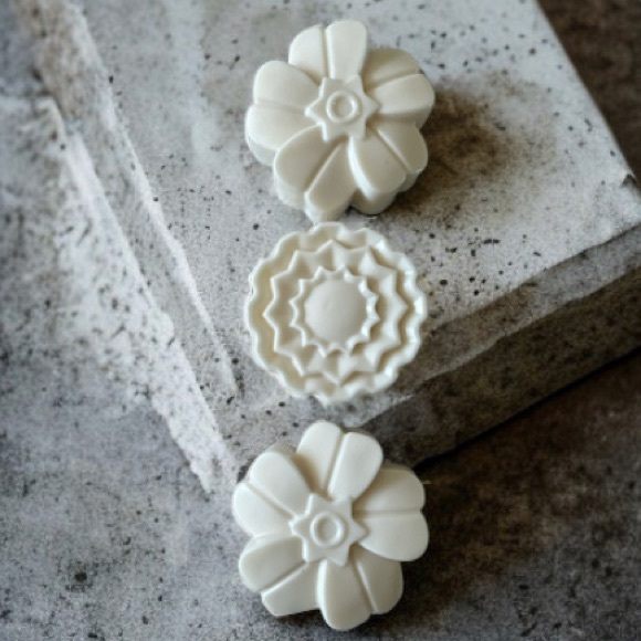 Hand Crafted Soap - Goats Milk & Vanilla - Fall Design Bundle of 3 - Picture 5 of 7